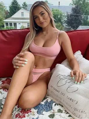 Model Escorts in golf-links